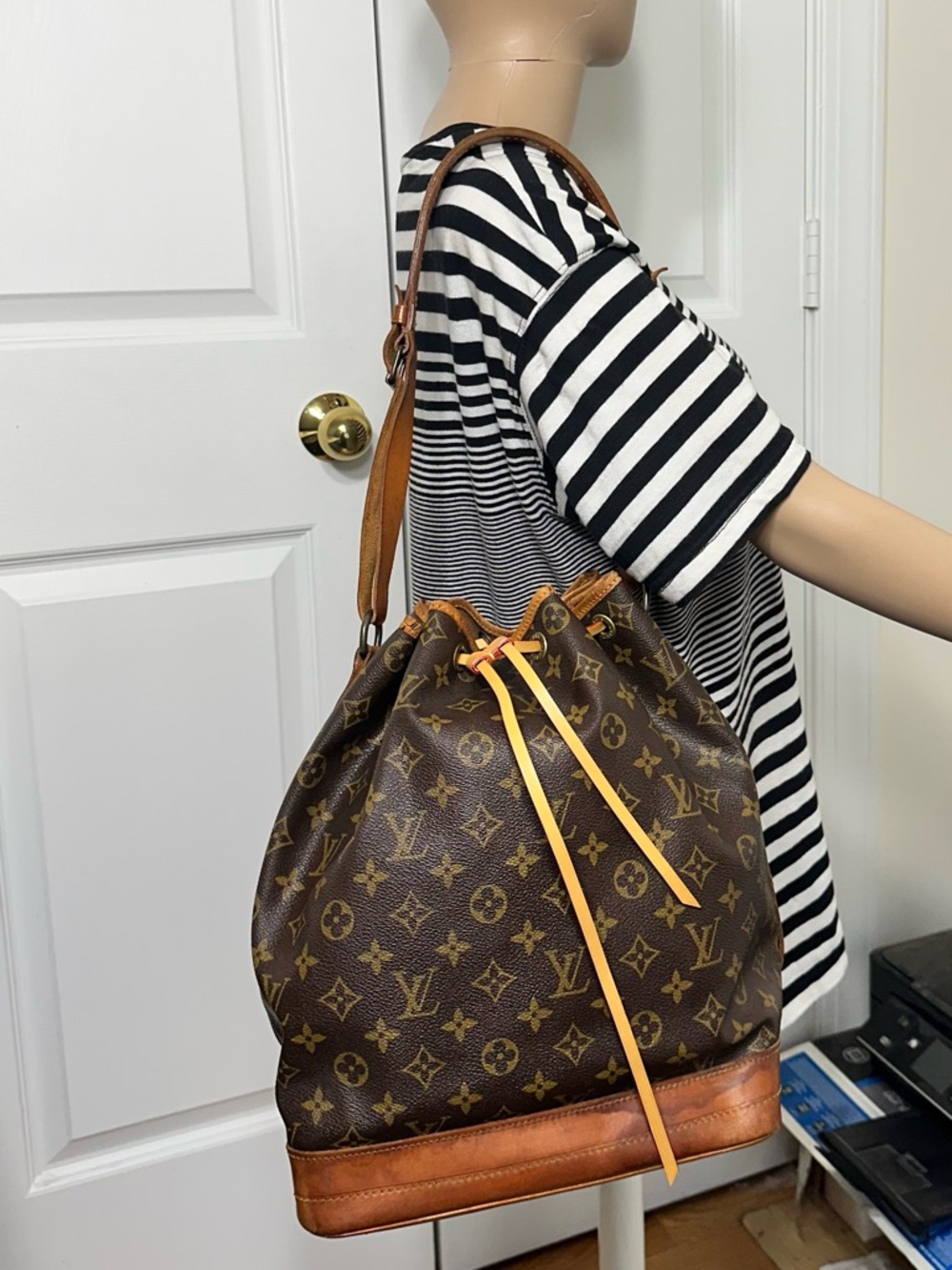Louis Vuitton Shoulder Bag - Picture 8 of 11